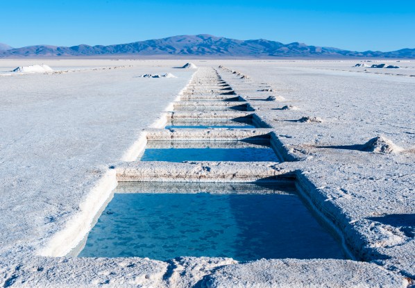 lithium-stocks-sqm-albemarle-fmc-salt-desert-brine-chile.jpg